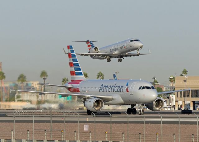 Airbus A319 (N760US) - N760US is taxing on F while N492SW is taking off from 7L.