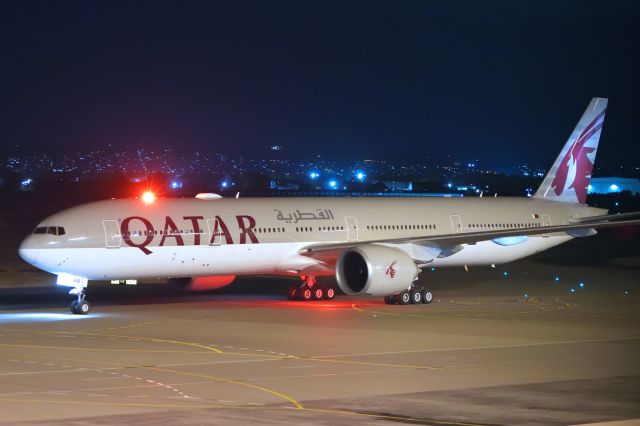 BOEING 777-300ER (A7-BAM) - ADELAIDE AIRPORT - Wednesday April 20, 2022