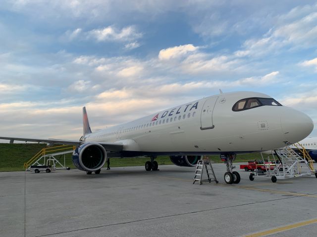 Airbus A321 (N501DA) - Delta's first A321neo on the Delta TechOps ramp preparing for Entry into Service. April 12, 2022