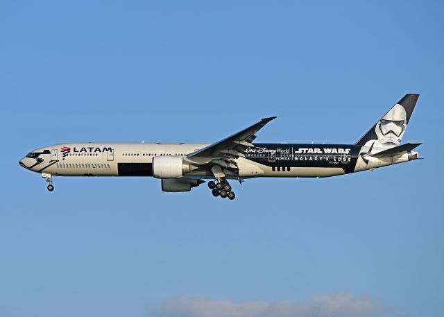 BOEING 777-300 (PT-MUA) - Short final for runway 35R at Orlando International.