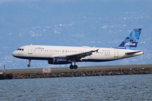 Airbus A320 (N768JB)