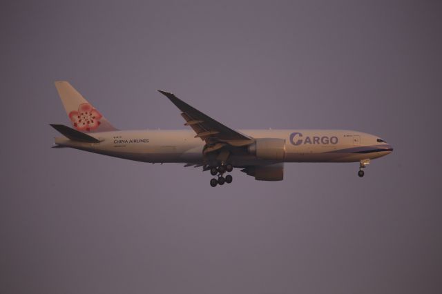 BOEING 777-200LR (B-18771)