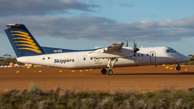 de Havilland Dash 8-300 (VH-XFZ)