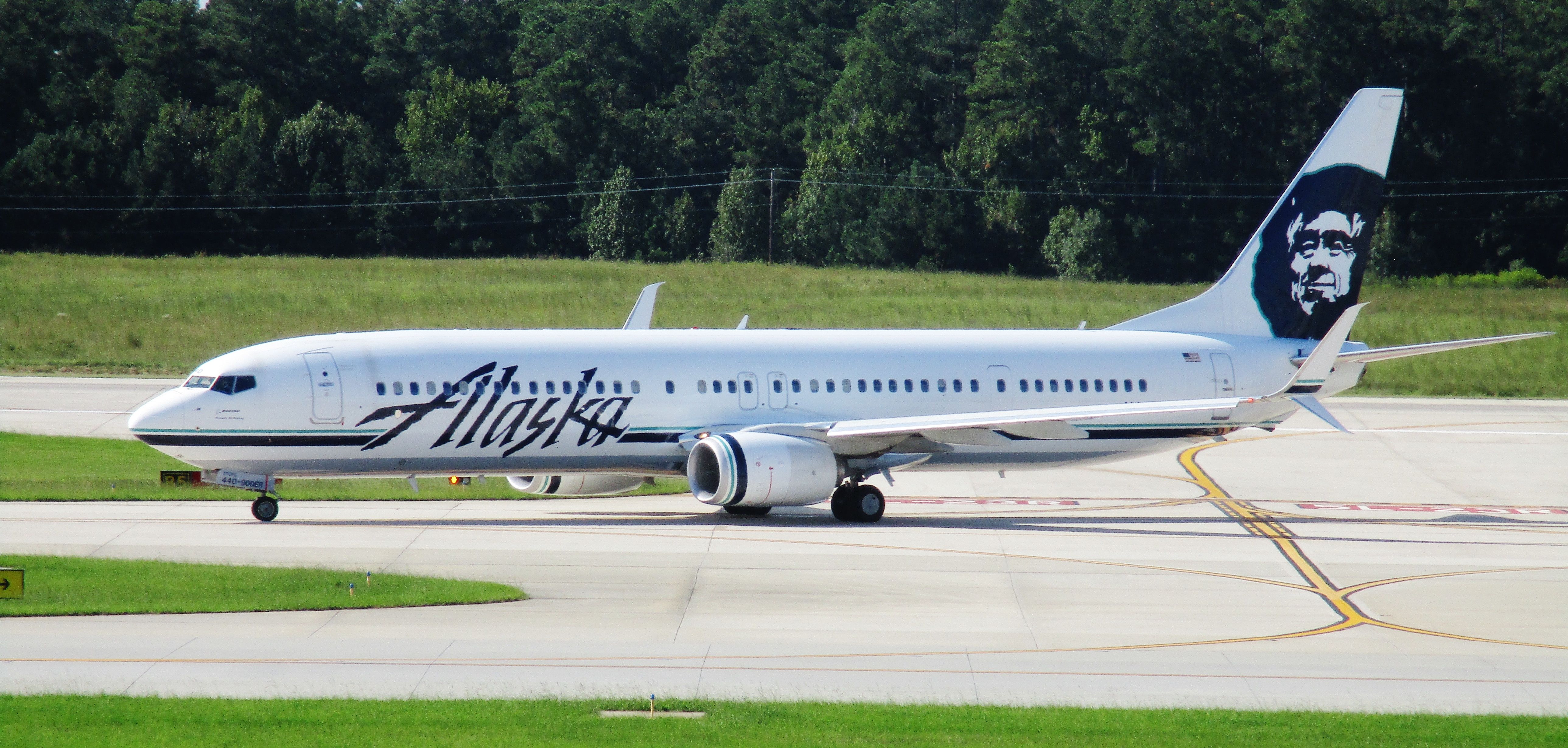 Boeing 737-900 (N440AS)