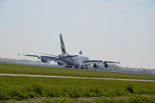 Airbus A380-800 (A6-EOI)