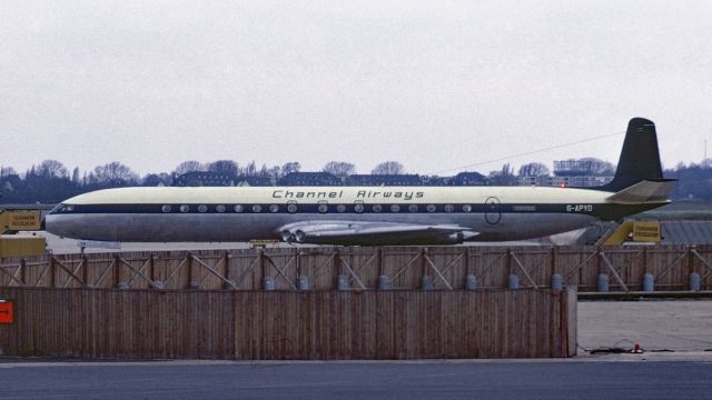 G-APYD — - Channnel Airways De Havilland DH-106 Comet 4B (ex BEA) in April 1970 at Düsseldorf (EDDL)