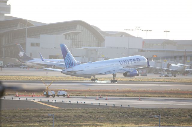 Boeing 757-200 (N17139)