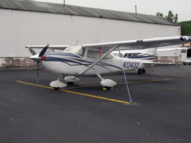 Cessna Skylane (N13433)