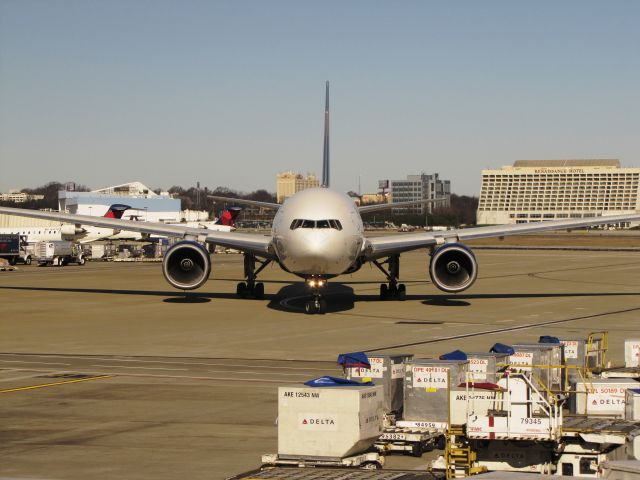 Boeing 777-200 (N863DA)