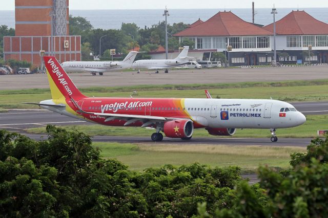 Airbus A321neo (VN-A600) - Sticker "Petrolimex"