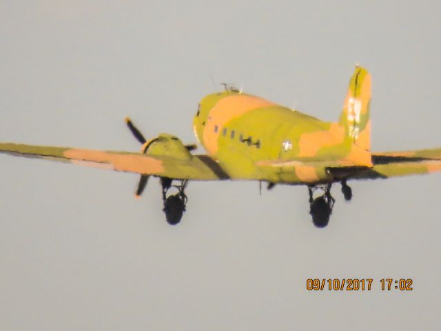 Douglas DC-3 (N2805J)