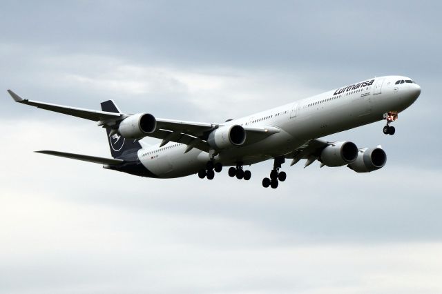 Airbus A340-600 (D-AIHI) - 'Lufthansa 8 Papa' arriving from Munich after it's first landing attempt was aborted due to weather