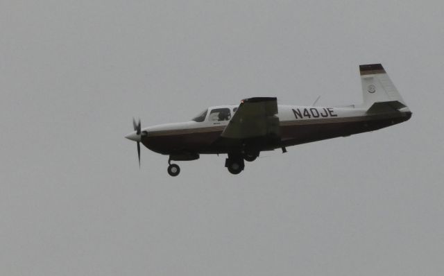 Mooney M-20 Turbo (N40JE) - On final is this 1993 Mooney M20M in the Autumn of 2018.