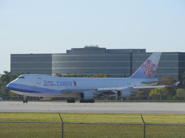 Boeing 747-400 (B-18706)
