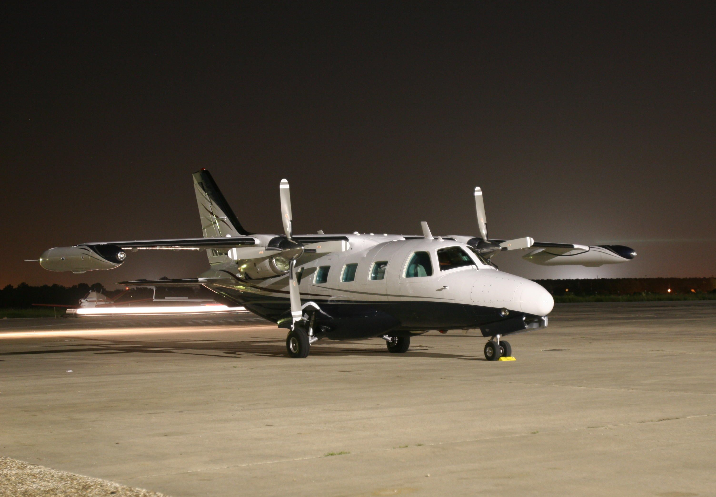 Mitsubishi MU-2 (N321GM)