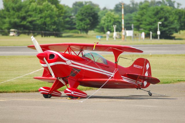 Cirrus SR-22 (N5321Y) - Parked on tarmac in 2012