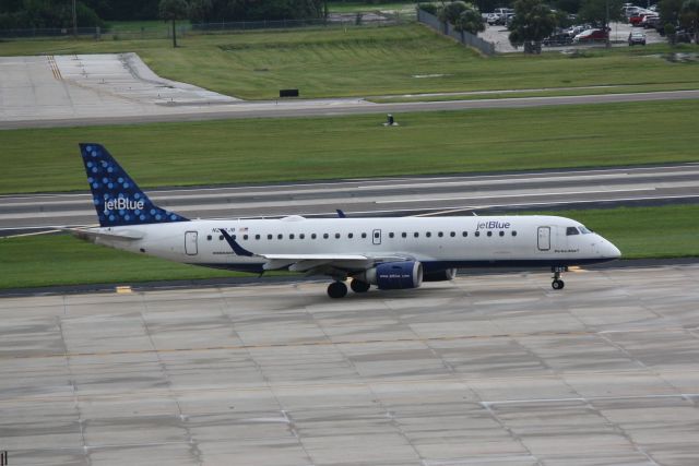 Embraer ERJ-190 (N292JB) - JetBlue Flight 249 (N292JB) "Parlez-blue" arrives at Tampa International Airport following flight from Reagan National