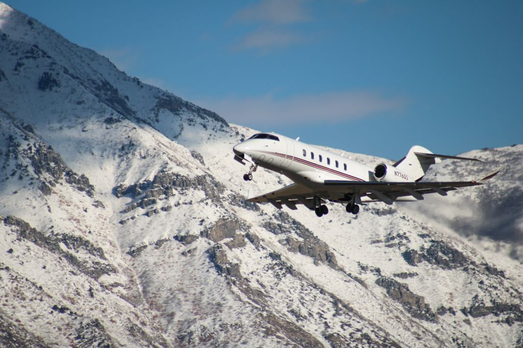 Canadair Challenger 350 (N776QS)