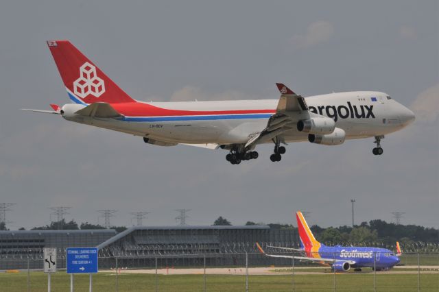 Boeing 747-400 (LX-SCV)