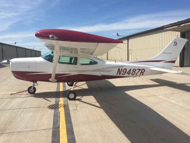 Cessna Skylane RG (N9487R)