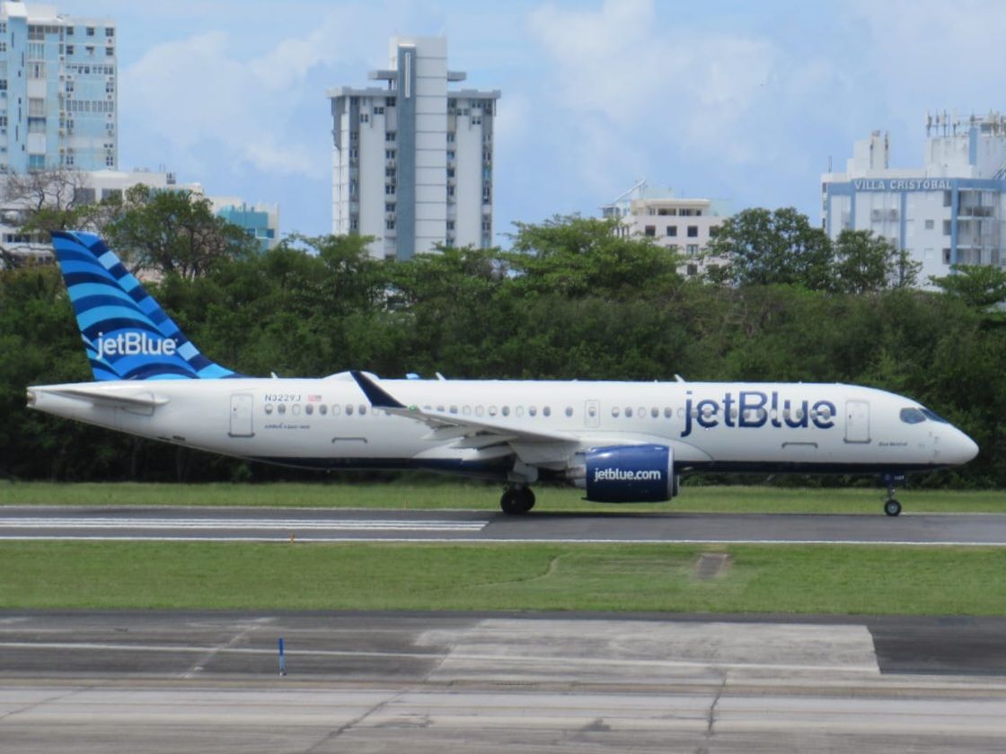 Airbus A220-300 (N3229J)
