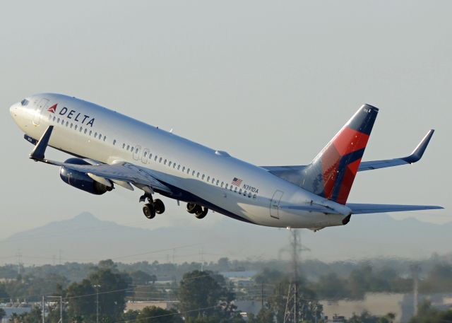 Boeing 737-800 (N391DA)