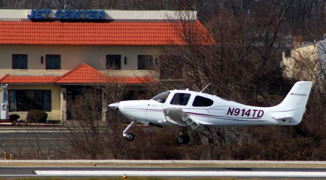 Cirrus SR-20 (N914TD) - A moment after departure is this 2009 Cirrus SR20 in the WInter of 2020.