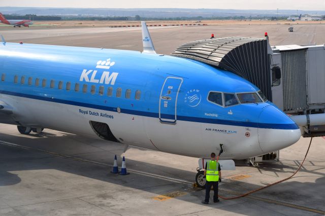 Boeing 737-800 (PH-BCD) - KLM Boeing 737-8K2(WL) PH-BCD in Madrid 
