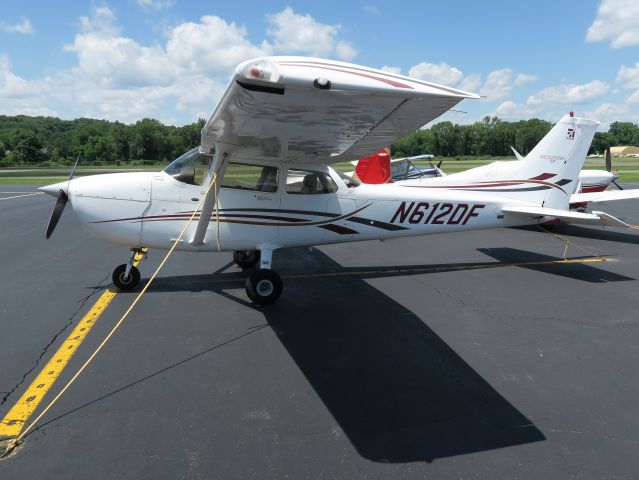 Cessna Skyhawk (N612DF) - Training fleet at Arrow Aviation (203) 744-5010 | Garmin 1000.