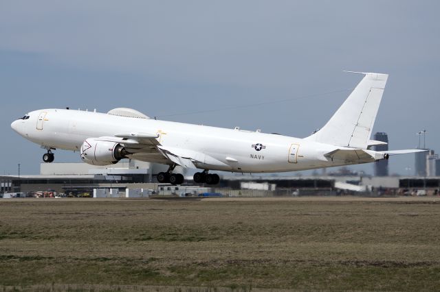 Boeing E-6 Mercury (16-2782) - Originally built as an E-6A Hermes, using Boeing model 707-320. Of course, later renamed Mercury, and then converted to B-model. Working the pattern back in March 2013. 
