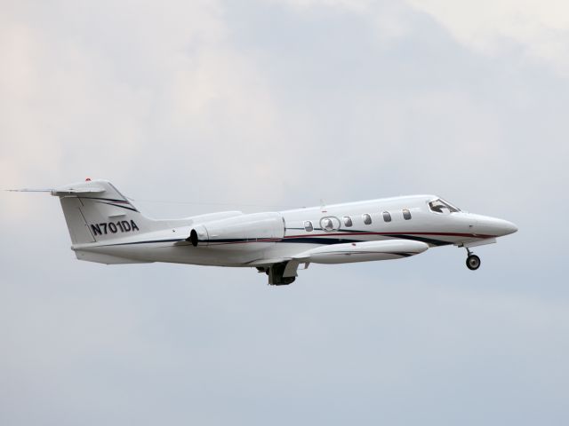 Learjet 35 (N701DA)