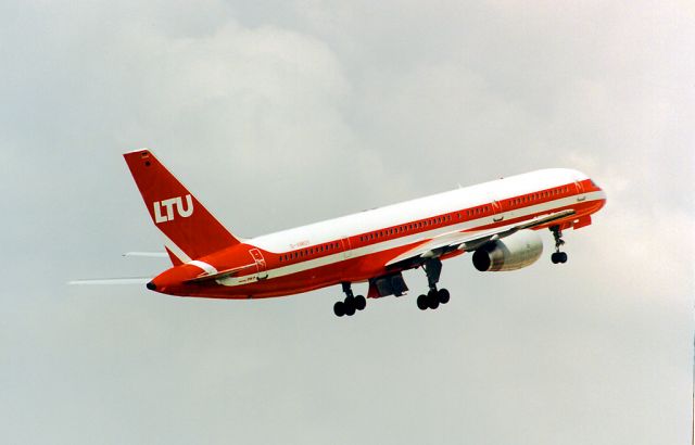 Boeing 757-200 (D-AMUY)