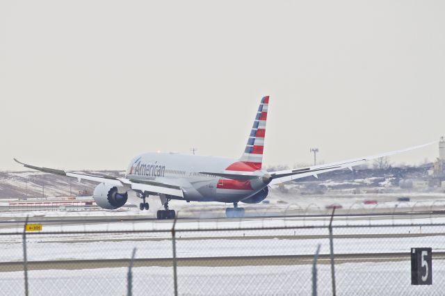 Boeing 787-8 (N800AN) - American Airlines first Boeing 787-800 Dreamliner makes its first approach/landing at Chicago OHare.