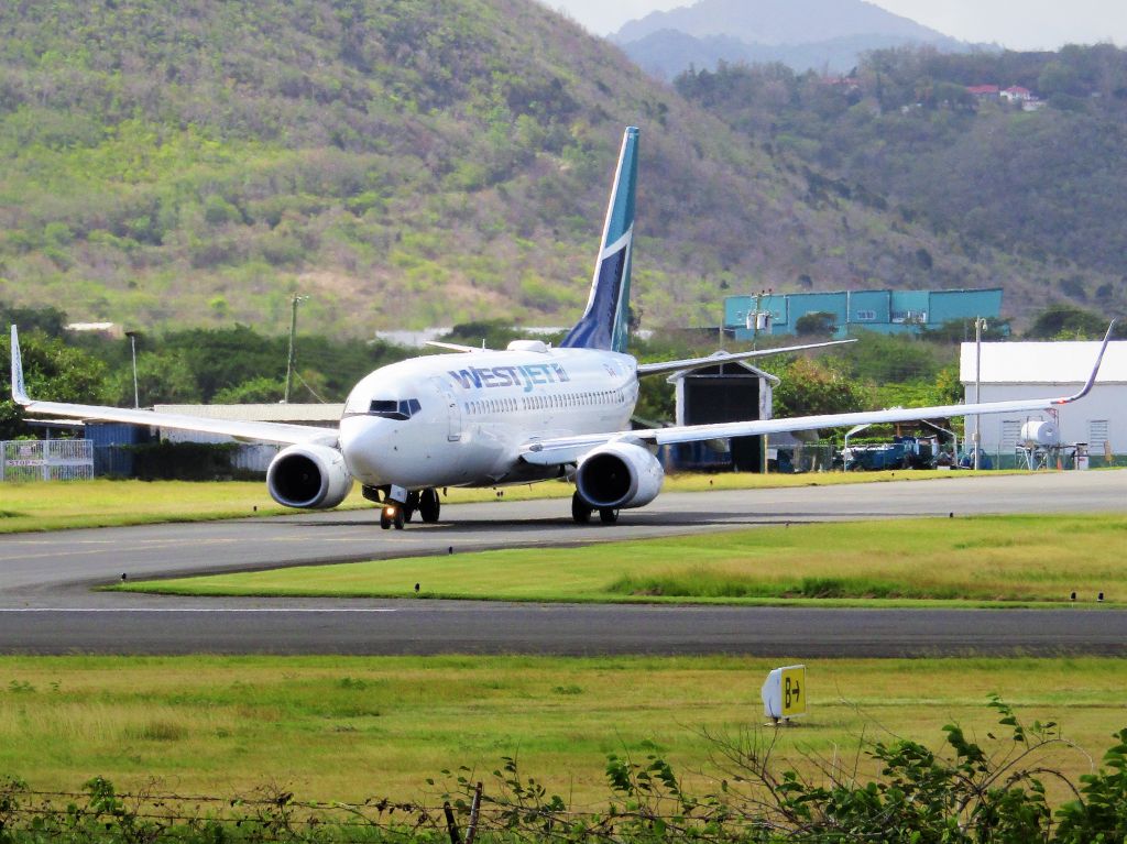 Boeing 737-700 (C-FJWS)