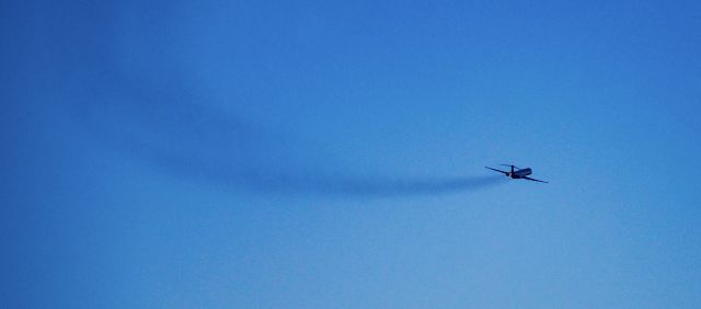 McDonnell Douglas MD-88 (N983DL) - They don’t make them like they used to!  One of my favorites from my collection!  This was a Delta MD-88 just after takeoff headed back to ATL in 2017.  The early morning backlight really brought out the exhaust trail from the -88.