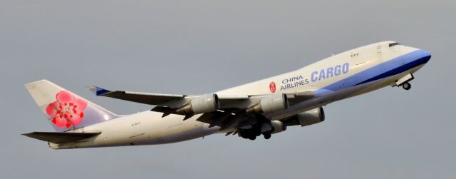 BOEING 747-8 (B-18717)