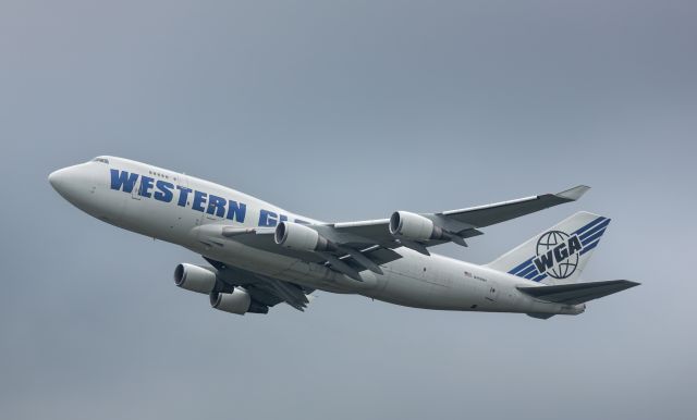 Boeing 747-400 (N452SN)
