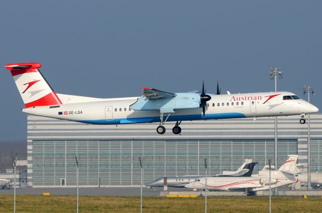 de Havilland Dash 8-400 (OE-LGA)