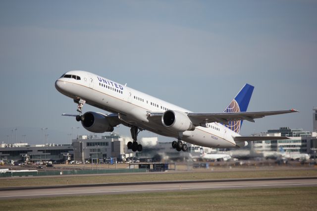 Boeing 757-200 (N523UA) - Taking off on runway 17R.