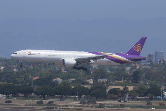 BOEING 777-300ER (HS-TKL)