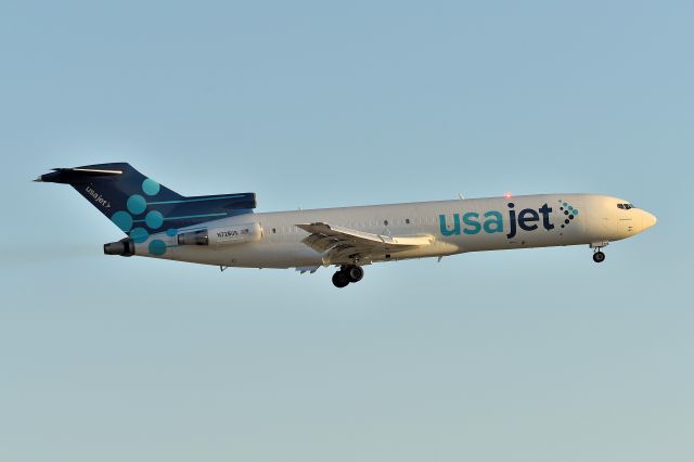 BOEING 727-200 (N726US) - 23-R 12-11-23 Arriving during Golden Hour.