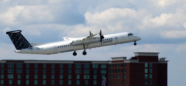 de Havilland Dash 8-400 (C-GLQF) - Shortly after departure is this 2007 Porter Airlines de Havilland Canada Dash 8-400 in the Spring of 2024.