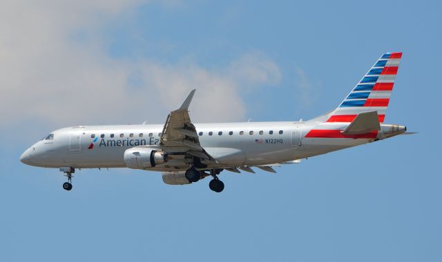 N122HQ — - An American Eagle ERJ 175 landing on runway 10C, taken from the Schiller Park Metra station.