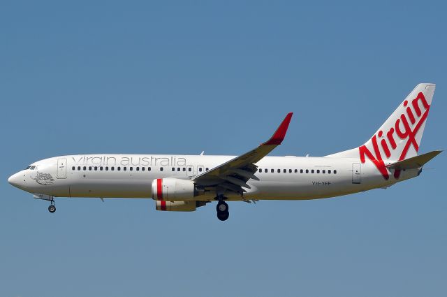 Boeing 737-800 (VH-YFF)