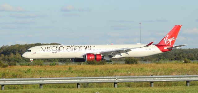 Airbus A350-1000 (G-VLIB) - 10/08/22 Landing Rwy 35R from LHR
