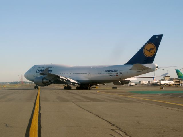 Boeing 747-400 (D-ABTC) - Lufthansa Boeing 747 departing Boston-Logan.