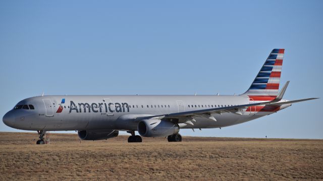 Airbus A321 (N163AA) - American Airbus A321-231 (WL) taxiing to RWY 17L at Colorado Springs Airport