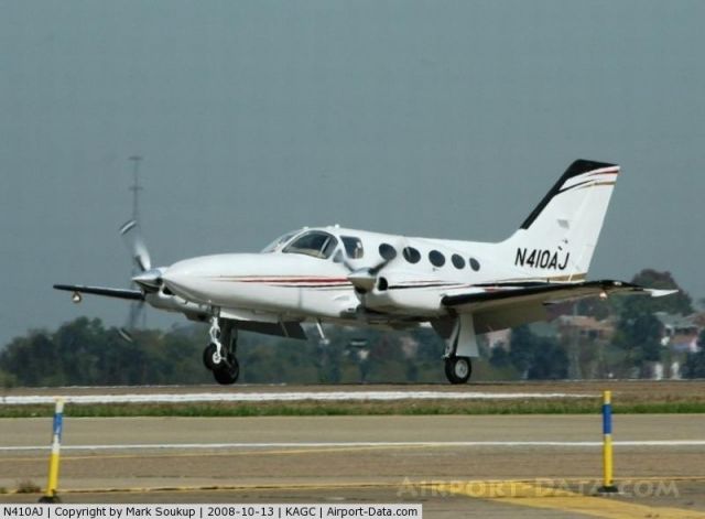 Learjet 25 (N410AJ)