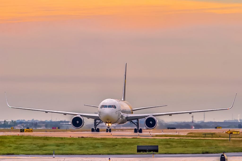 BOEING 767-300 —