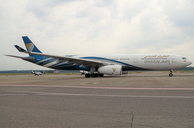 Airbus A330-300 (A4O-DI)